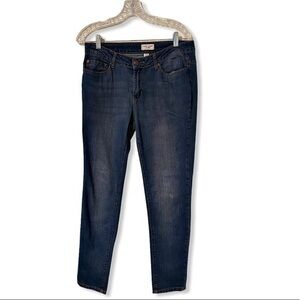 Adam Levine  The Skinny blue jeans